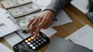 蓄電池と費用計算のイメージ