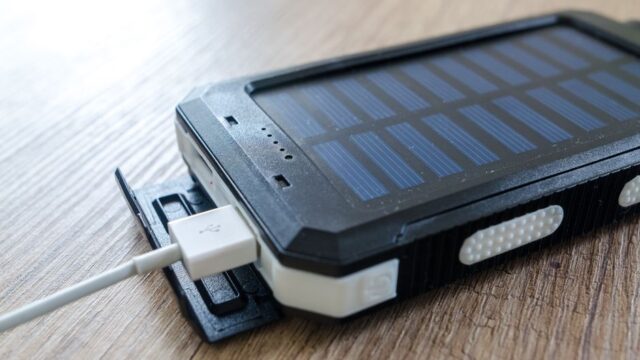 家庭用蓄電池と分電盤のイメージ