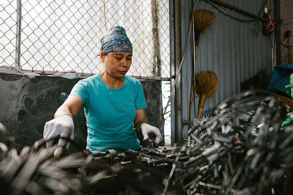 蓄電池のリサイクル・解体処理の様子