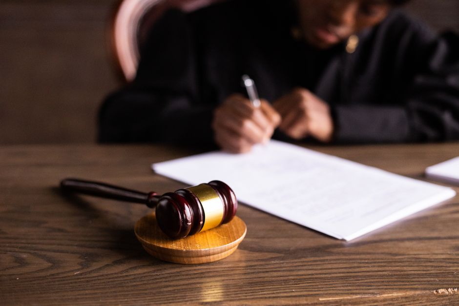 裁判と法律のイメージ